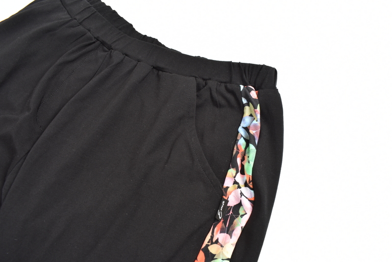 Volné kalhoty s lampasem - černé