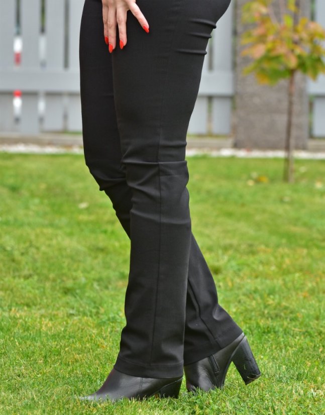 Dámské kalhoty UOMO 19733 s rovnými nohavicemi  - černé L36 - Velikost: EU42