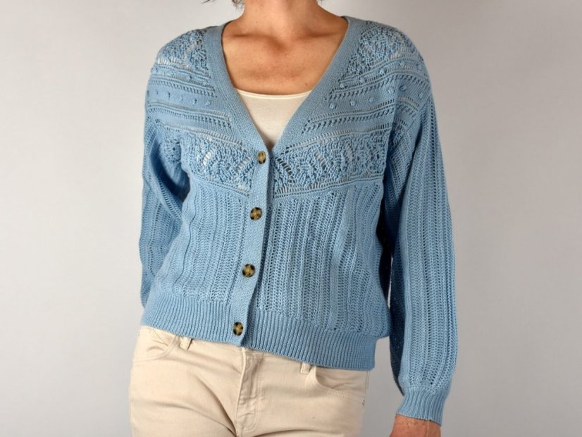 Svetřík z krajkového úpletu - světle modrý