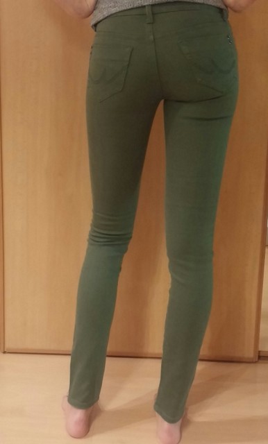 Jana si koupila džíny